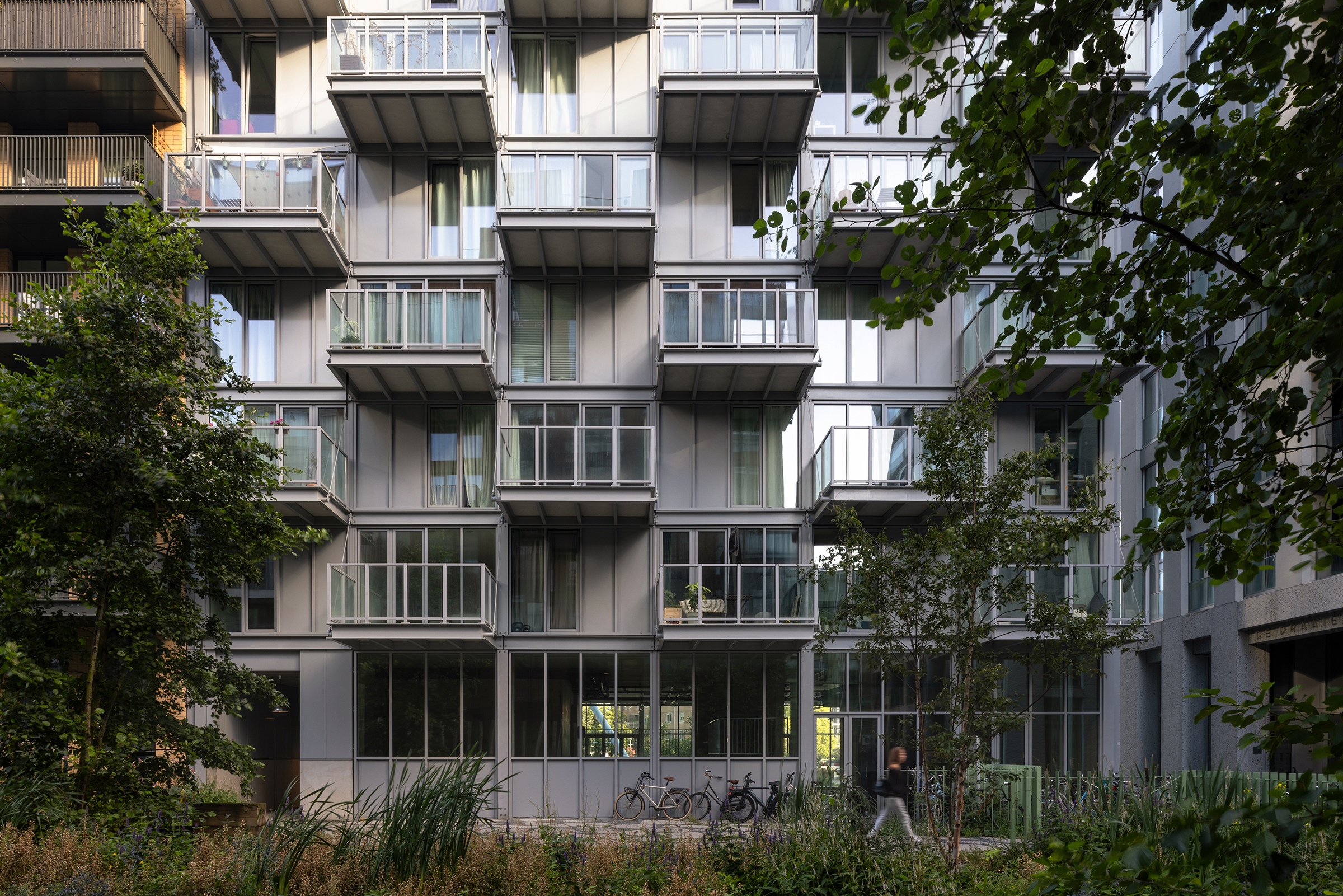 De Warmoes - residential project in Oostenburg, Amsterdam by Workshop Architecten, photographed by Anna Odulinska 