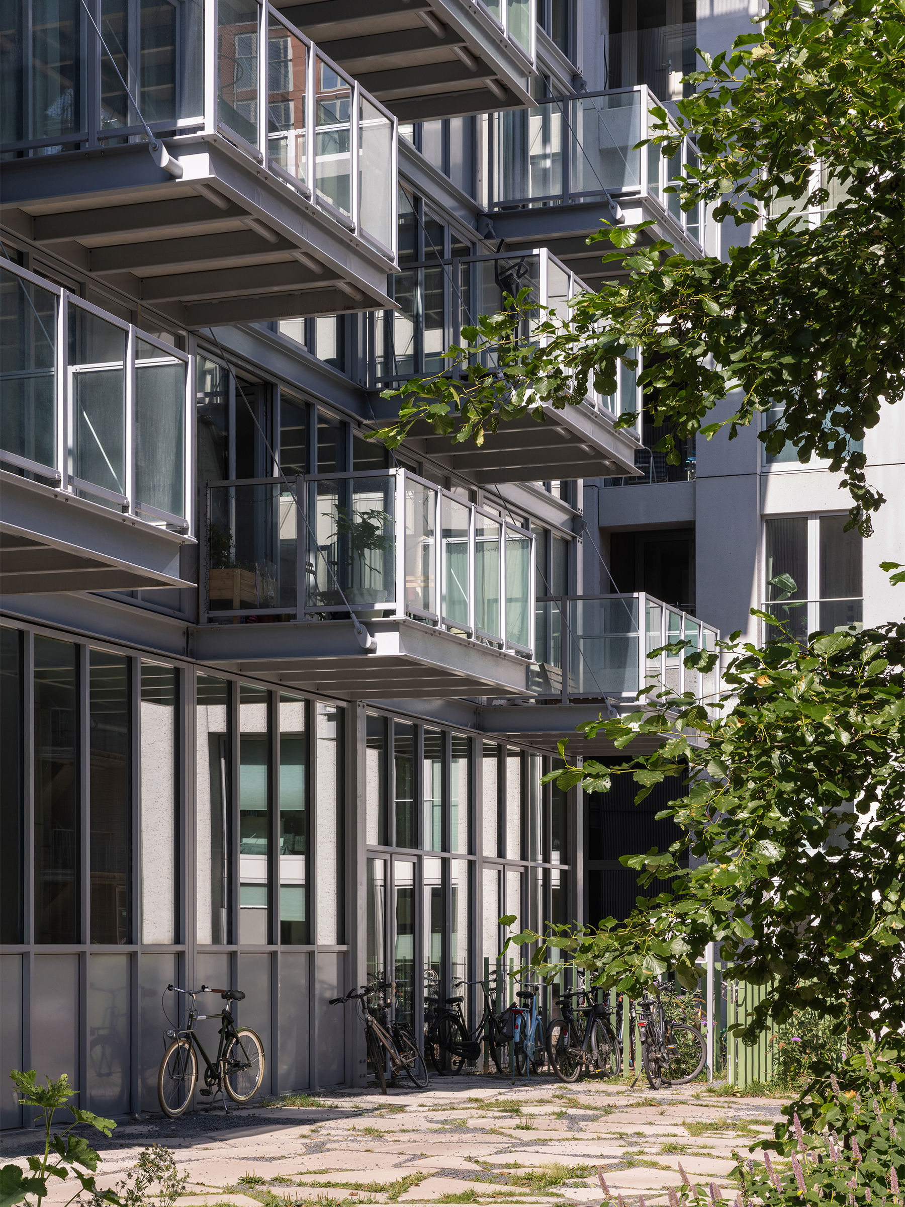 De Warmoes - residential project in Oostenburg, Amsterdam by Workshop Architecten, photographed by Anna Odulinska 