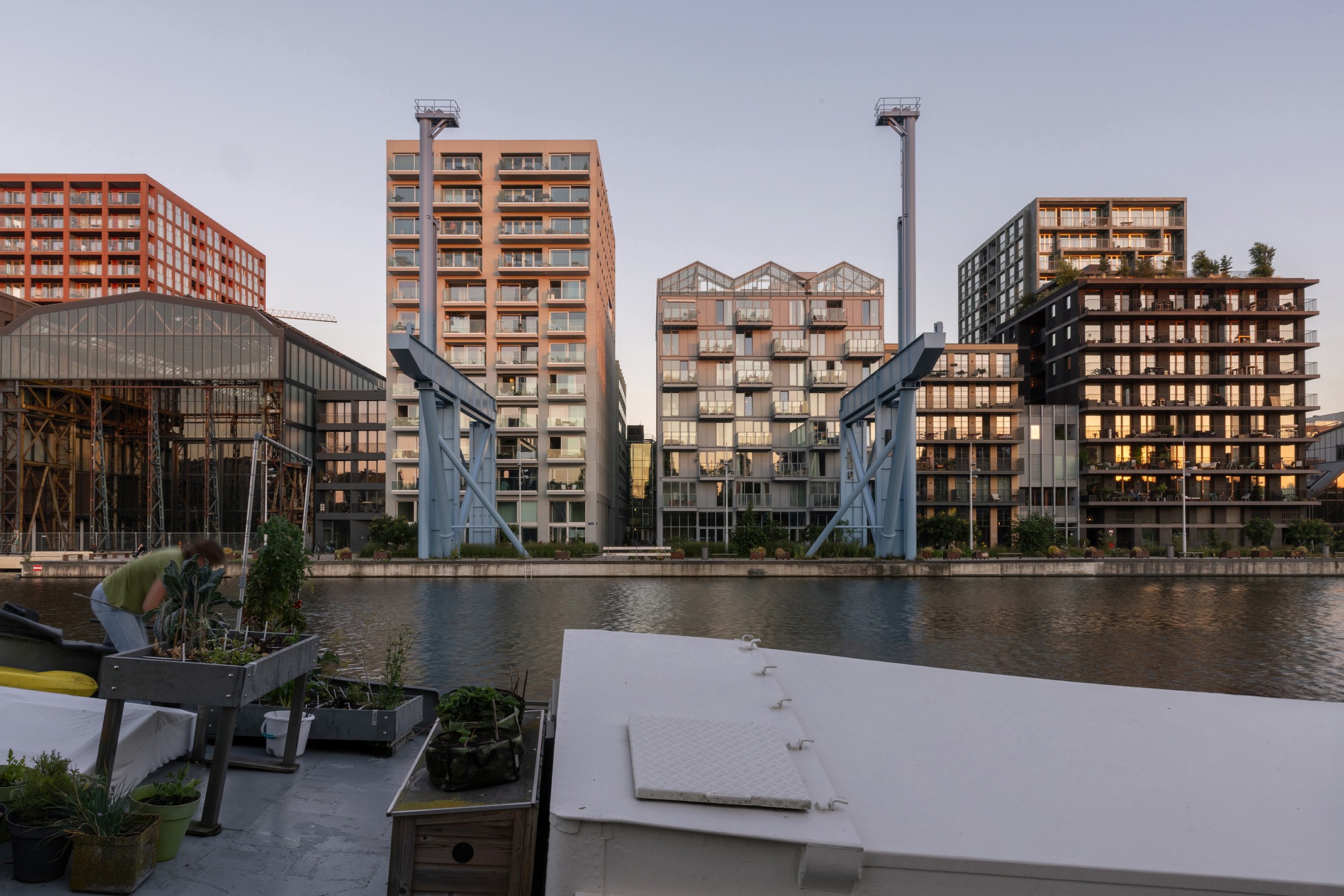 De Warmoes - residential project in Oostenburg, Amsterdam by Workshop Architecten, photographed by Anna Odulinska 