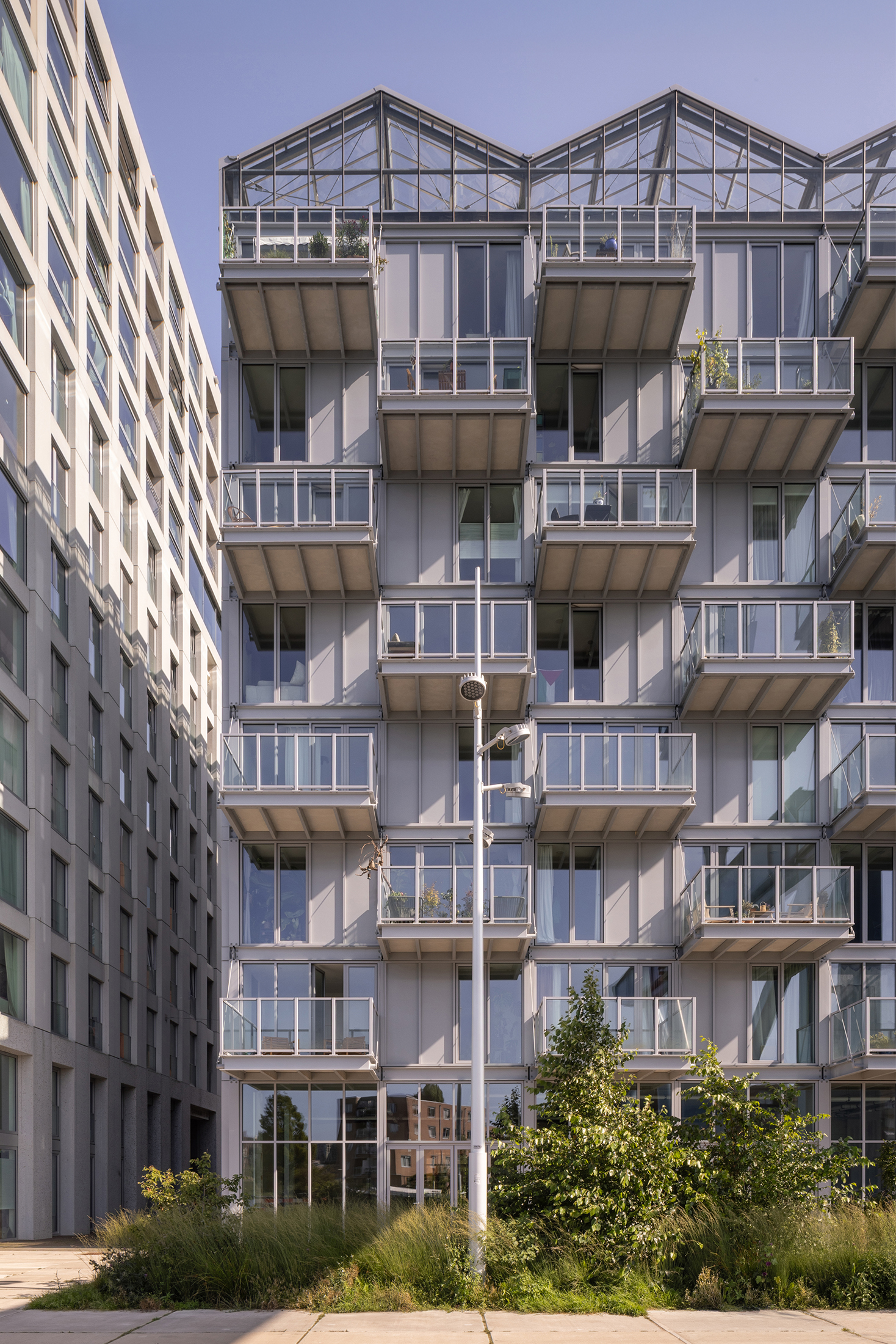 De Warmoes - residential project in Oostenburg, Amsterdam by Workshop Architecten, photographed by Anna Odulinska