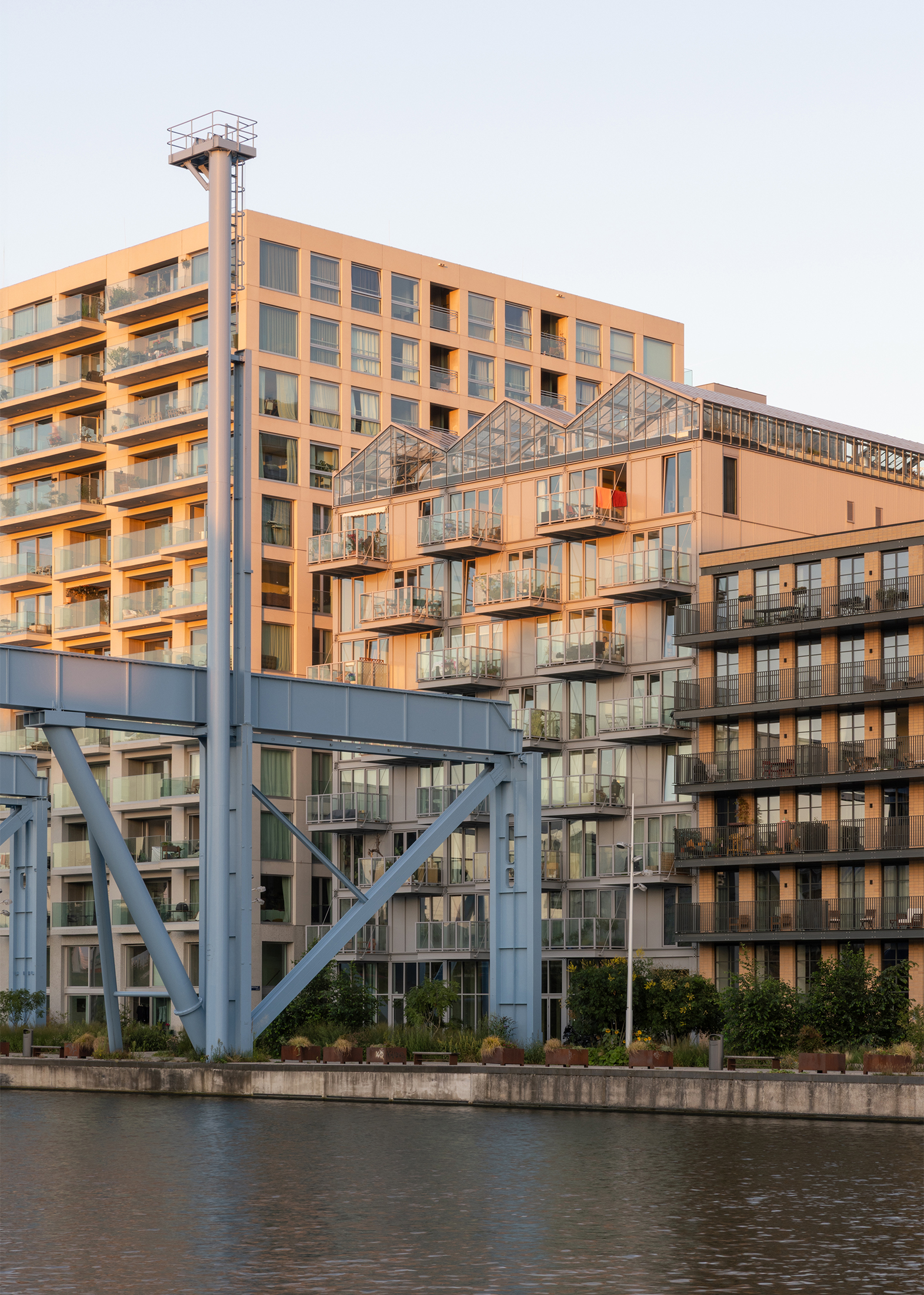 De Warmoes - residential project in Oostenburg, Amsterdam by Workshop Architecten, photographed by Anna Odulinska 