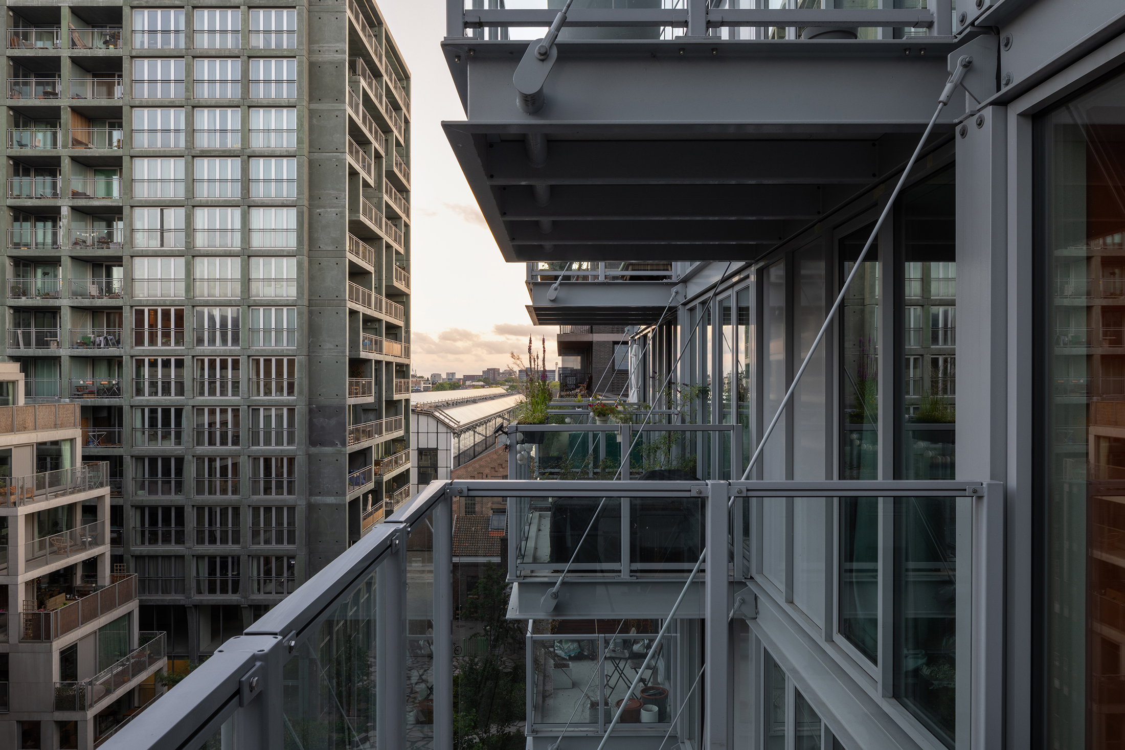 De Warmoes - residential project in Oostenburg, Amsterdam by Workshop Architecten, photographed by Anna Odulinska 