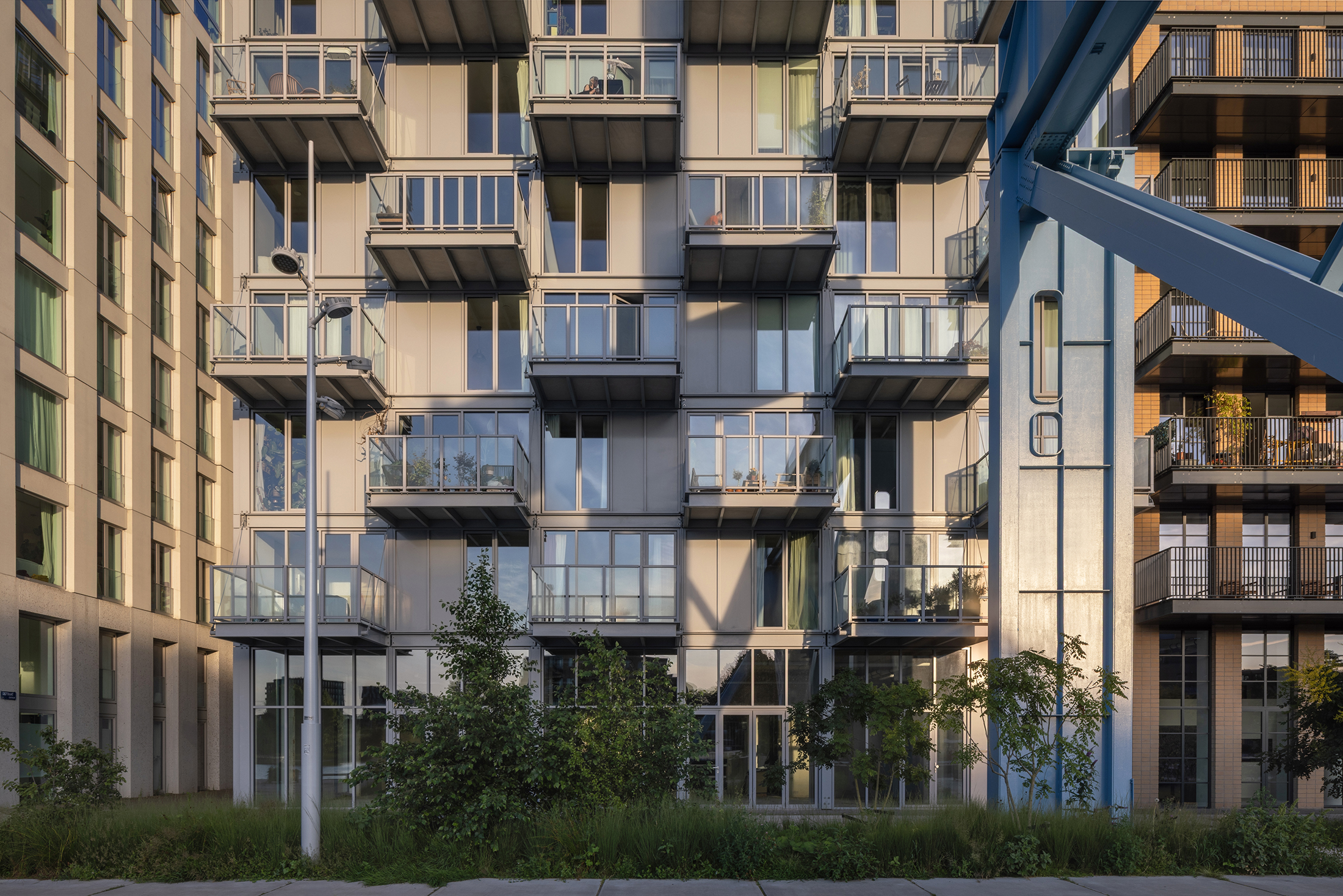 De Warmoes - residential project in Oostenburg, Amsterdam by Workshop Architecten, photographed by Anna Odulinska 